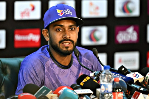 ২০২৭ বিশ্বকাপে সাফল্যের স্বপ্ন দেখছেন মিরাজ