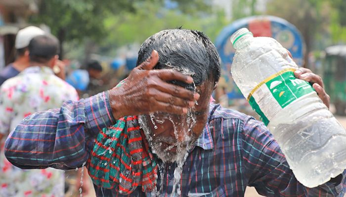 তীব্র তাপপ্রবাহে পুড়ছে দেশ, অতিষ্ঠ জনজীবন